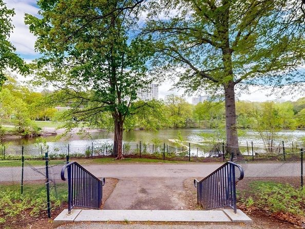 33 Pond Ave PH1207, Brookline MA 02445