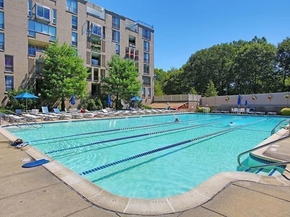 33 Pond Ave 419, Brookline MA 02445