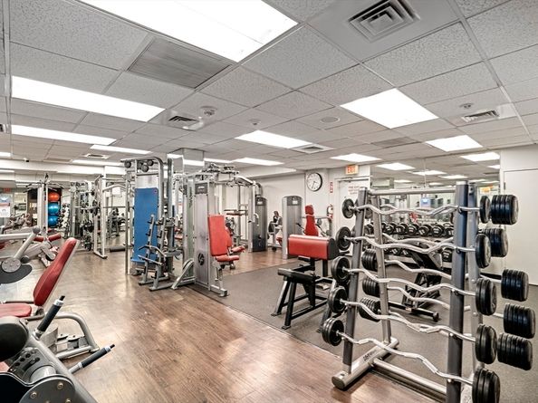 33 Pond Ave 419, Brookline MA 02445