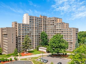 250 Hammond Pond Pkwy 916S, Newton MA 02467