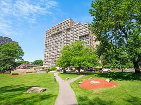 250 Hammond Pond Pkwy 916S, Newton MA 02467