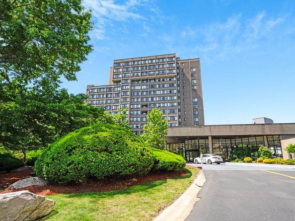 250 Hammond Pond Pkwy 916S, Newton MA 02467