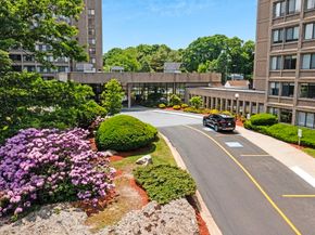 250 Hammond Pond Pkwy 916S, Newton MA 02467