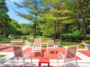 250 Hammond Pond Pkwy 916S, Newton MA 02467