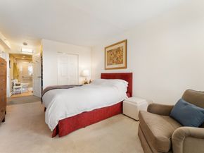 250 Hammond Pond Pkwy 916S, Newton MA 02467