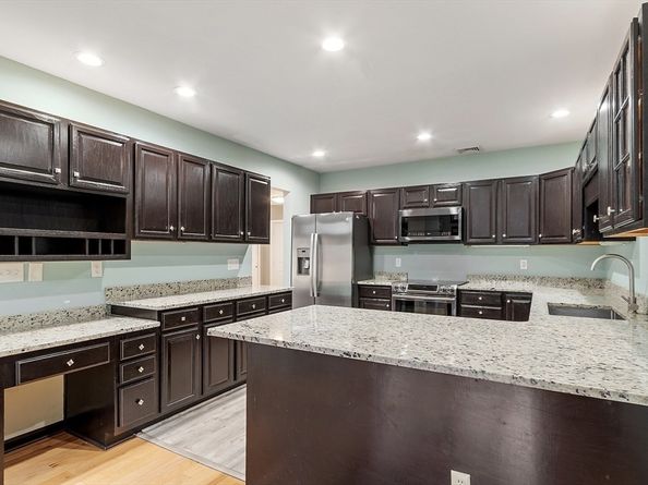 1105 Ridgefield Cir B, Clinton MA 01510