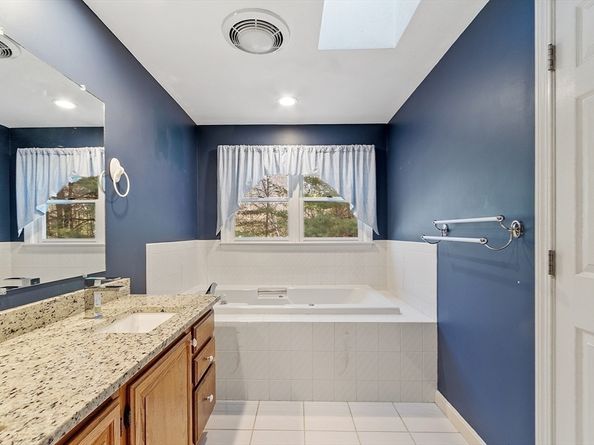 1105 Ridgefield Cir B, Clinton MA 01510