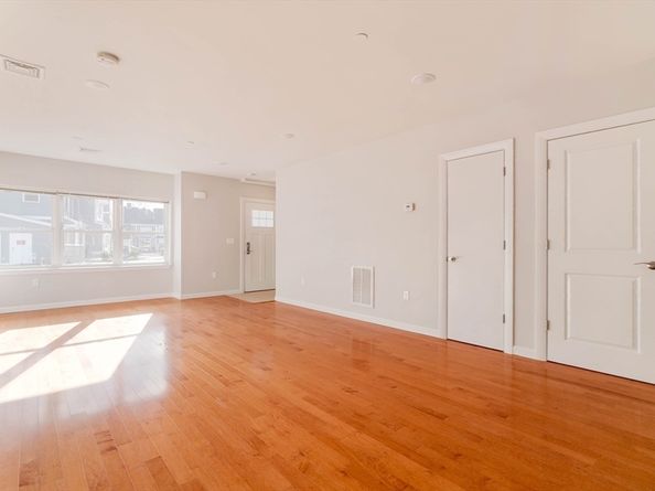 12 Finch Street 12, Boston MA 02126