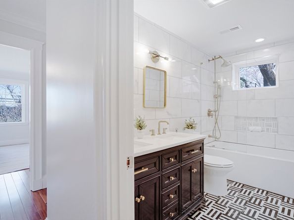 646 Newton St 2, Brookline MA 02467