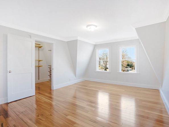 646 Newton St 2, Brookline MA 02467