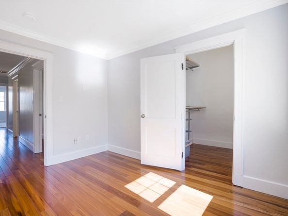 646 Newton St 2, Brookline MA 02467