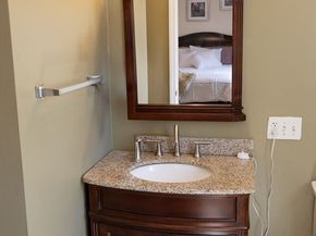12 Hamilton Way, Holbrook MA 02343