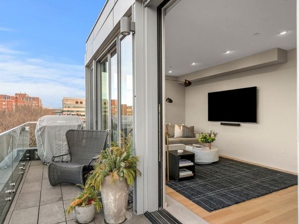 7 East Springfield PH6, Boston MA 02118
