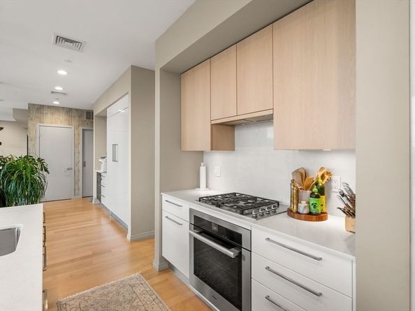 7 East Springfield PH6, Boston MA 02118