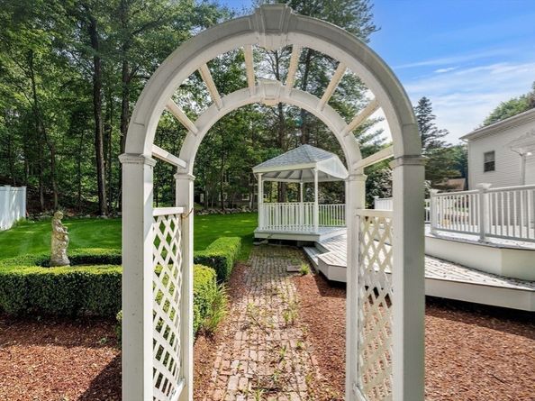 10 Sumac Circle, Holden MA 01520