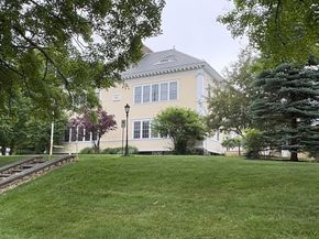 48 Phillips Rd 17, Holden MA 01520