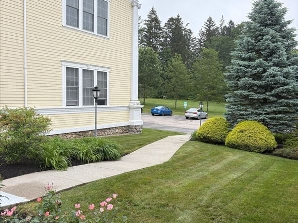 48 Phillips Rd 17, Holden MA 01520