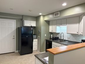 48 Phillips Rd 17, Holden MA 01520