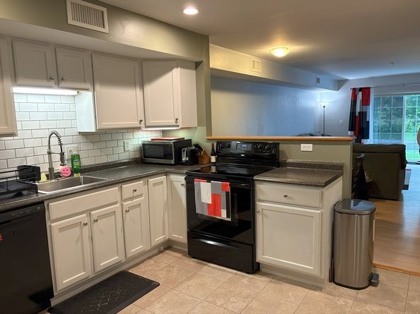 48 Phillips Rd 17, Holden MA 01520