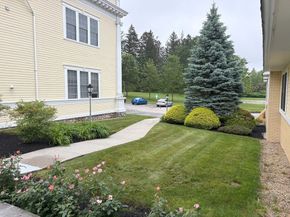 48 Phillips Rd 17, Holden MA 01520