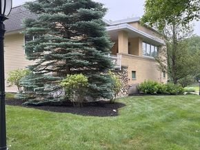 48 Phillips Rd 17, Holden MA 01520