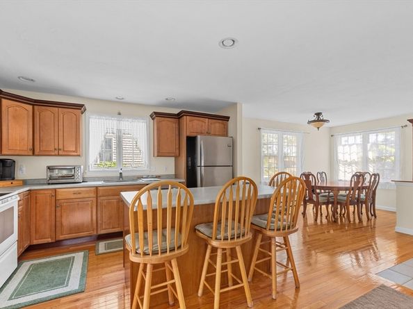 107 Shore Dr, Plymouth MA 02360