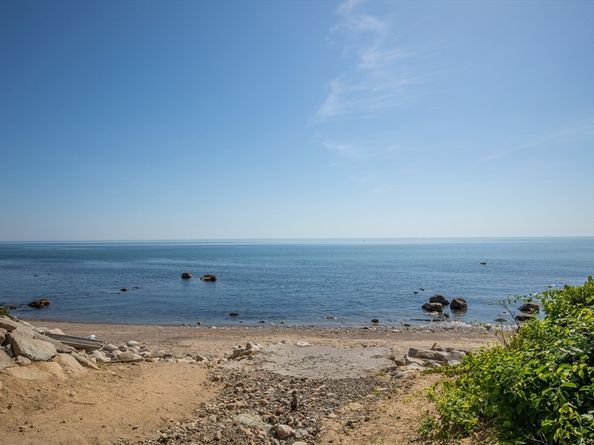 107 Shore Dr, Plymouth MA 02360