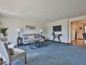 804 Reynolds Dr 804, Saugus MA 01906