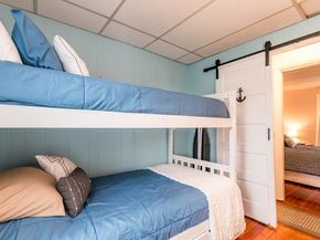 10 Sunset Ave, Wareham MA 02346
