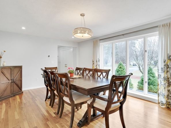 6 Flanagan Dr, Framingham MA 01701