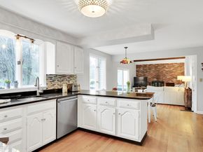 6 Flanagan Dr, Framingham MA 01701