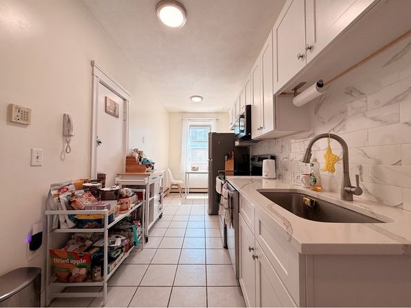 8 Ransom Rd 8, Boston MA 02135