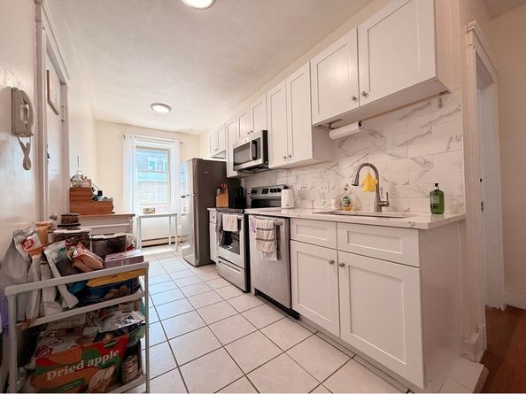 8 Ransom Rd 8, Boston MA 02135