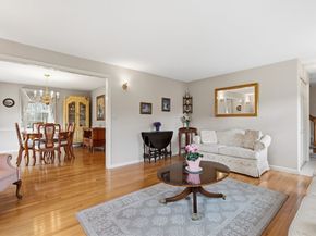 32 Dolly Dr, Worcester MA 01604