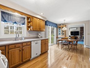 32 Dolly Dr, Worcester MA 01604