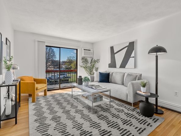 655 Saw Mill Brook Pkwy 9, Newton MA 02459