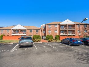 655 Saw Mill Brook Pkwy 9, Newton MA 02459
