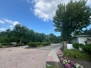614 Pond St 1303, Braintree MA 02184