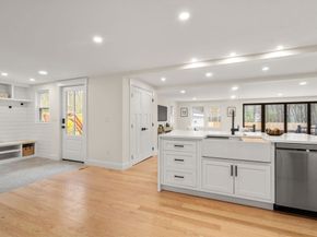 30 Oakridge Ave, Natick MA 01760