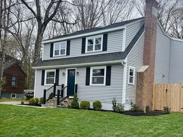 30 Oakridge Ave, Natick MA 01760