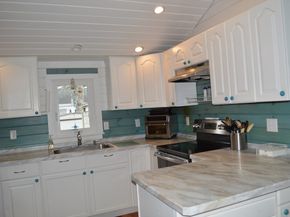 17 Bungalow Ln, Wareham MA 02532