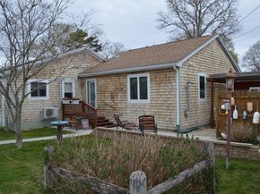 17 Bungalow Ln, Wareham MA 02532