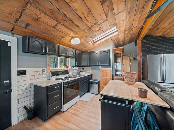 9 Hazel St, Lakeville MA 02347