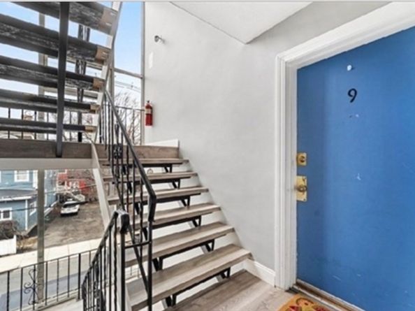 39 Crescent Ave 9, Chelsea MA 02150