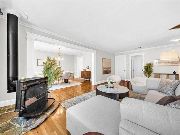 50 Lancaster Ter 4, Brookline MA 02446