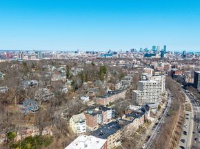 50 Lancaster Ter 4, Brookline MA 02446