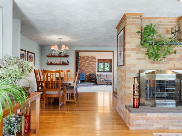 137 Catamount Rd, Tewksbury MA 01876