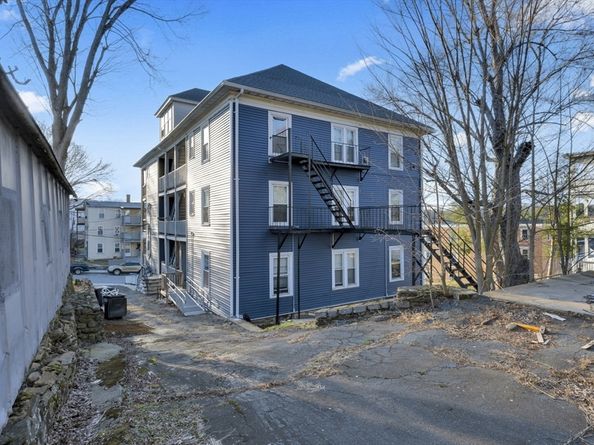 99 Cross St, Southbridge MA 01550