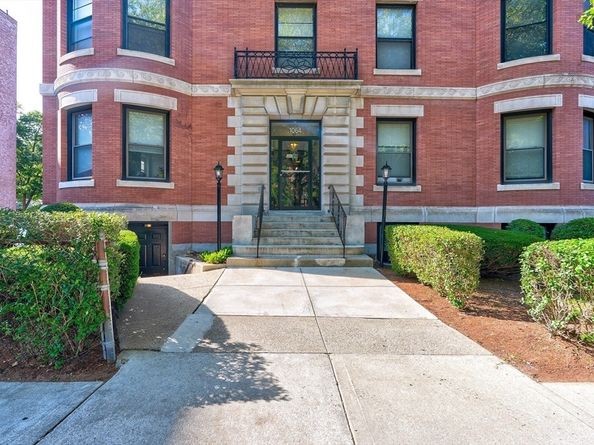 1064 Beacon St 12A, Brookline MA 02446