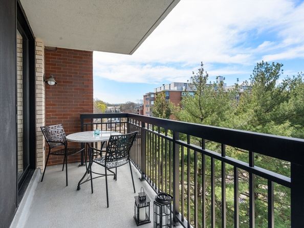 60 Longwood Ave 602, Brookline MA 02446